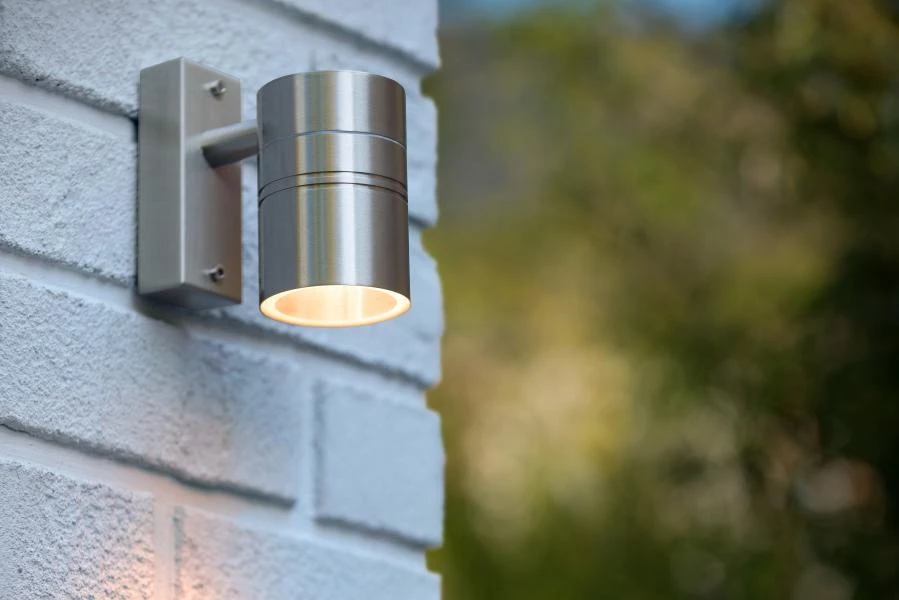 Lucide ARNE-LED - Wall spotlight / Wall light Indoor/Outdoor - Ø 6,3 cm - LED - GU10 - 1x5W 2700K - IP44 - Satin Chrome - ambiance 2